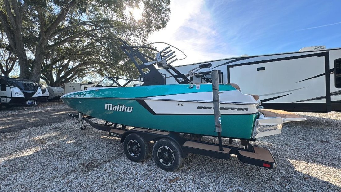2019 MALIBU WAKE SETTER 22MXZ 4